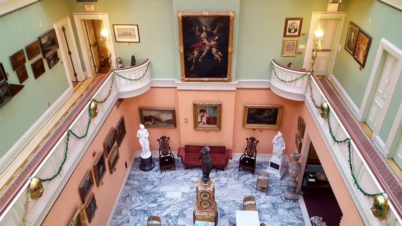 An Atrium Made for Masterpieces