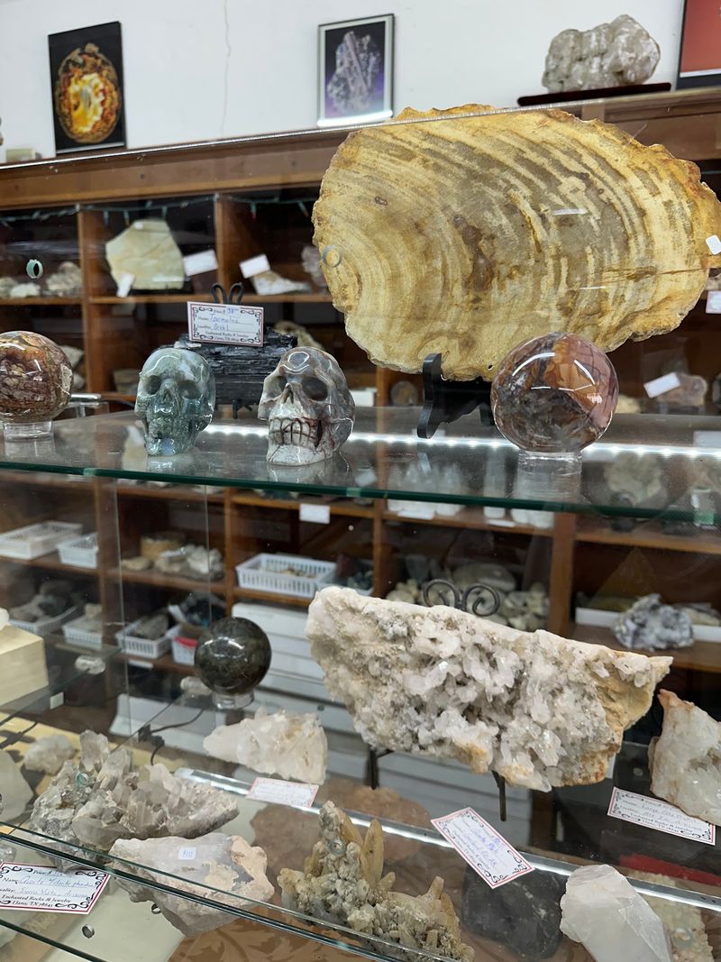 An Electrician Swapped Wires for Wonderful Minerals An Electrician Swapped Wires for Wonderful Minerals