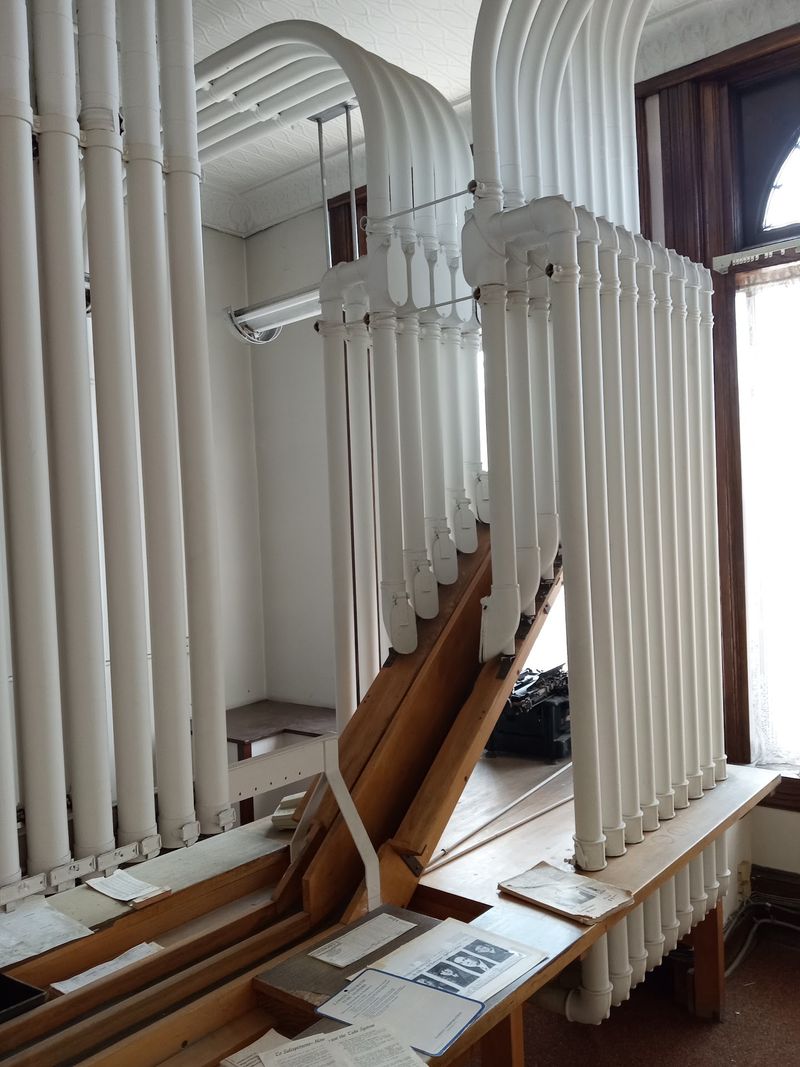 An Old Department Store Tube System Still Survives Inside