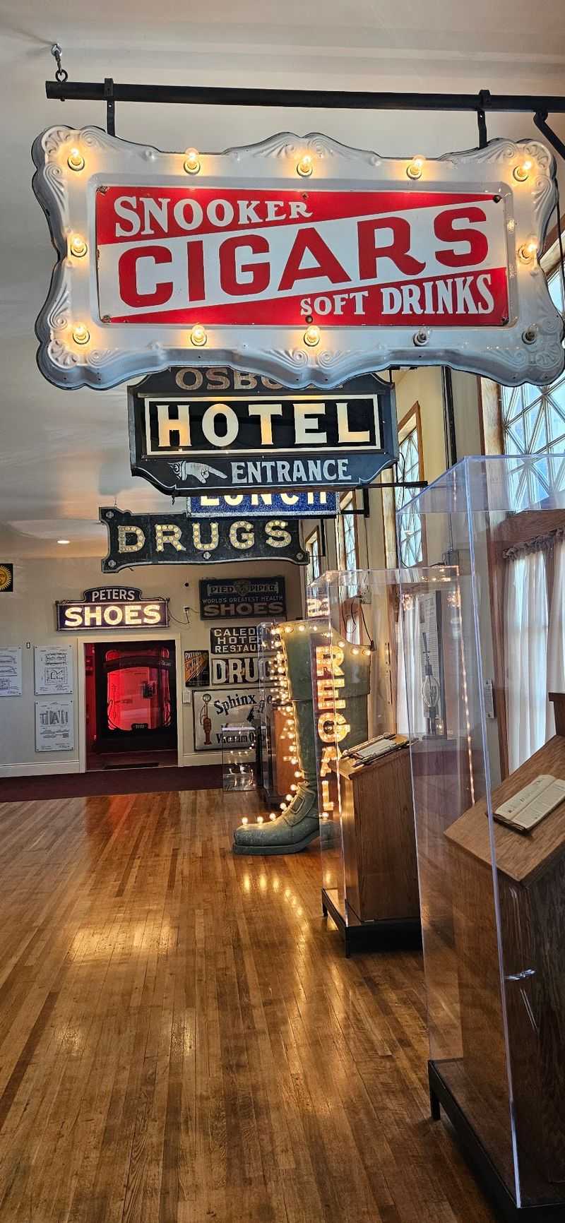 An Old Elks Lodge Makes A Surprisingly Perfect Home For Neon