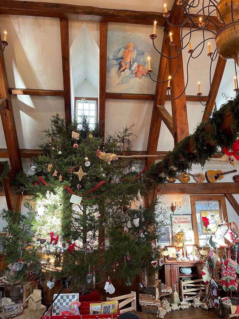 An Olde Tyme Christmas and a Spooky October