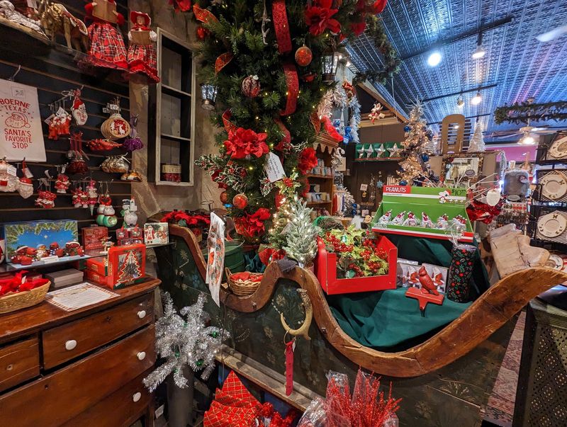 An Upside-Down Tree Steals the Show Before You Even Pick Up an Ornament