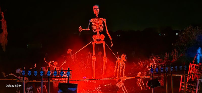 Animatronics Wait Around Corners To Make You Jump