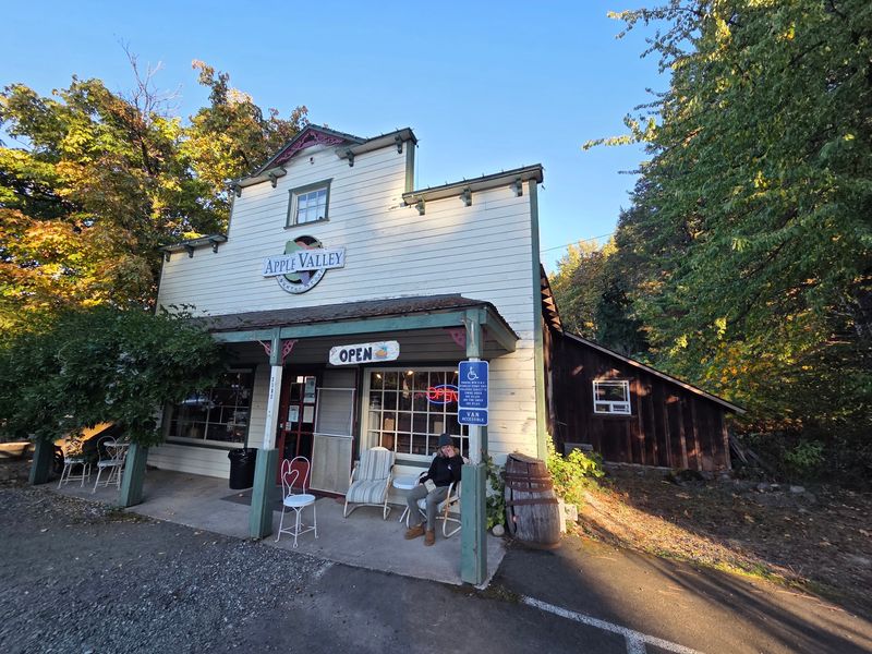 Apple Valley Country Store, Hood River, OR