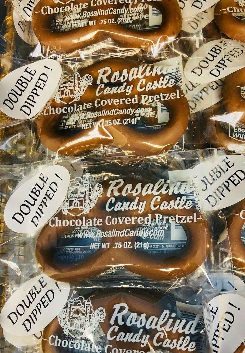 Big Strawberries and Crunchy Pretzels Get the Royal Chocolate Treatment Big Strawberries and Crunchy Pretzels Get the Royal Chocolate Treatment