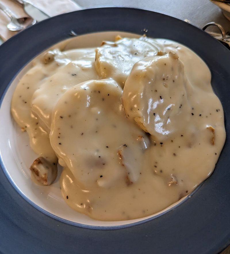 Biscuits, Gravy, And A Whole Oatmeal Bar Deserve Attention Biscuits, Gravy, And A Whole Oatmeal Bar Deserve Attention