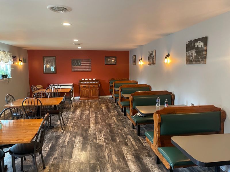 Booths, Picnic Tables, And That Old-Diner Feeling Booths, Picnic Tables, And That Old-Diner Feeling