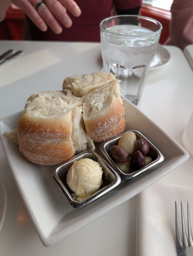 Bread Service That Steals the Opening Scene Bread Service That Steals the Opening Scene
