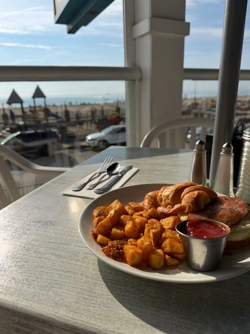 Breakfast, Lunch, And Dinner Without Leaving The Beach