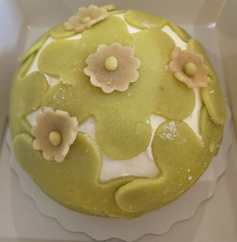 Cakes That Know When To Go Easy On The Sugar
