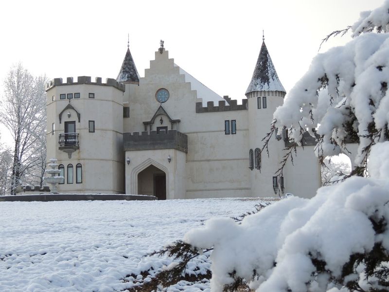 Call Ahead, Because This Castle Doesn't Do Drop-Ins Call Ahead, Because This Castle Doesn't Do Drop-Ins