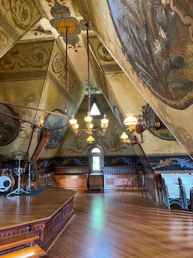 Ceilings That Shrink and Soar Ceilings That Shrink and Soar