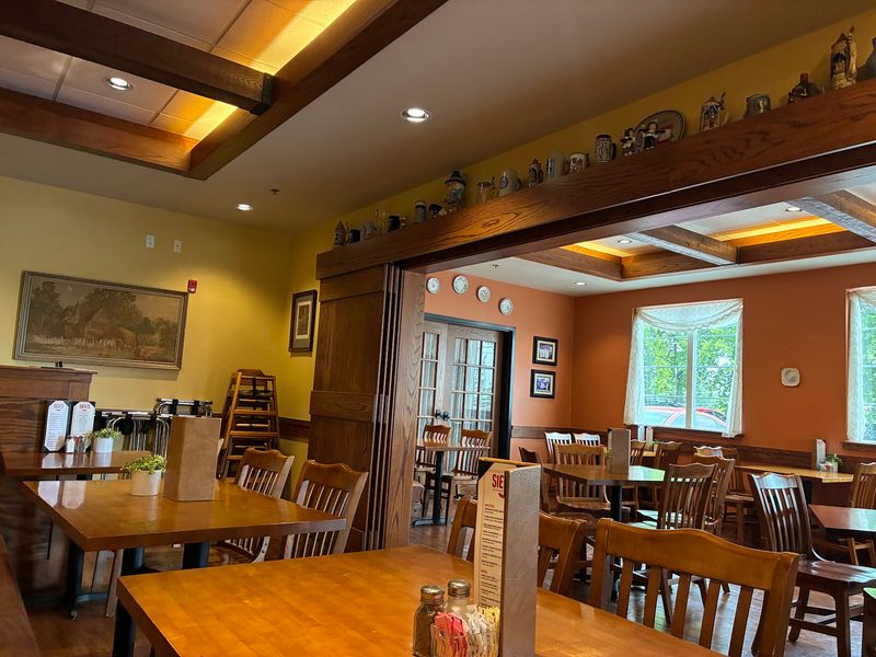 Charm, Music, and Relaxed Dining Charm, Music, and Relaxed Dining
