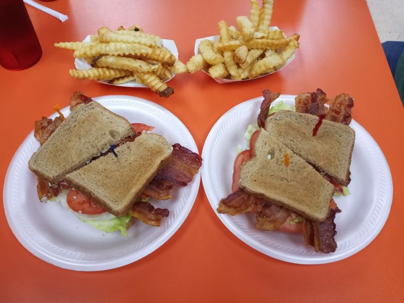 Cheap Eats, Good Fun, and a Reason to Stay Downtown Cheap Eats, Good Fun, and a Reason to Stay Downtown