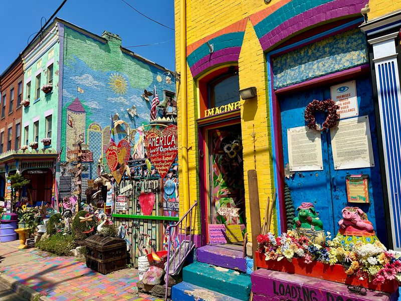 Colors That Hit You From a Block Away