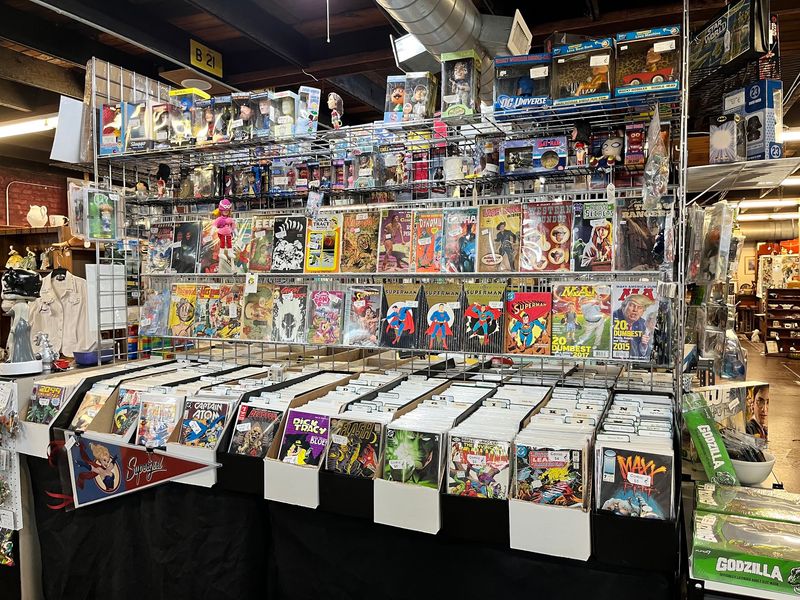 Comic Fans and Pyrex Hunters Can Shop Side by Side