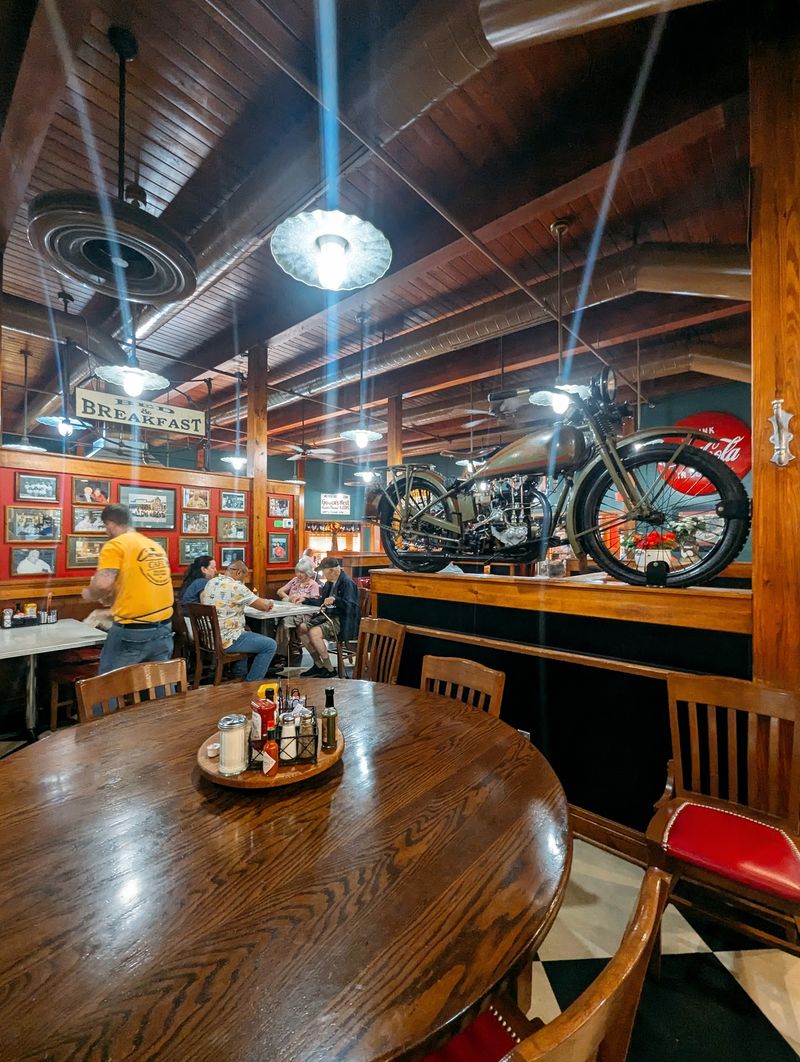 Corner Cafe 