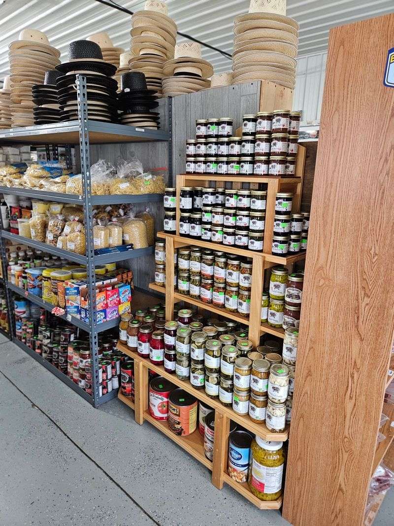 Cozy Aisles, Country Feel