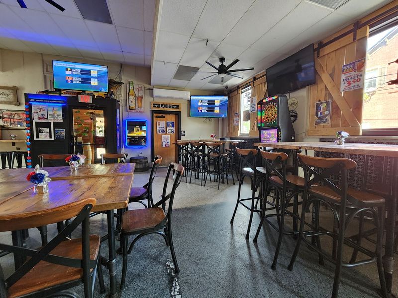 Cozy Tavern Vibes in a Tiny Downtown