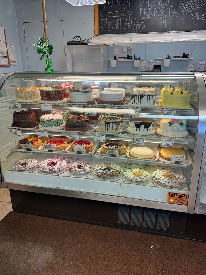 Custom Cakes and Cupcakes With Real Imagination