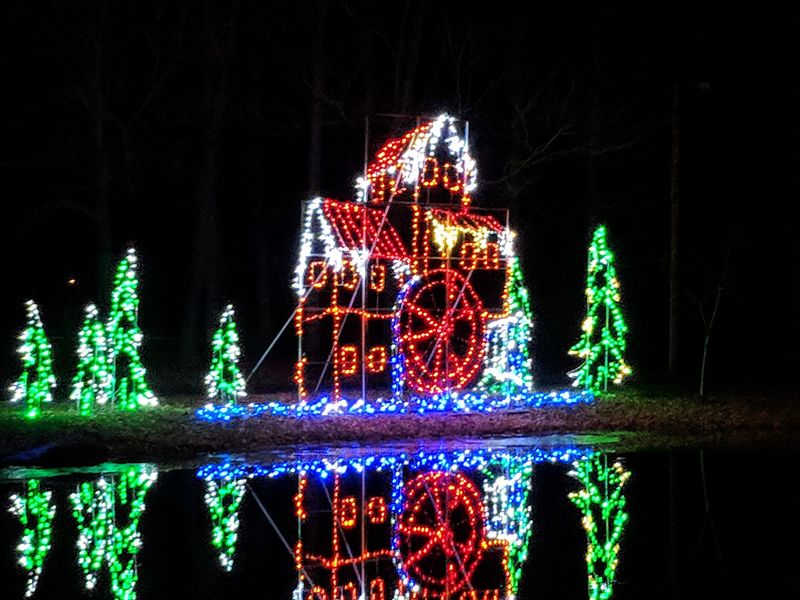 December Turns The Whole City Into A Glowing Show December Turns The Whole City Into A Glowing Show