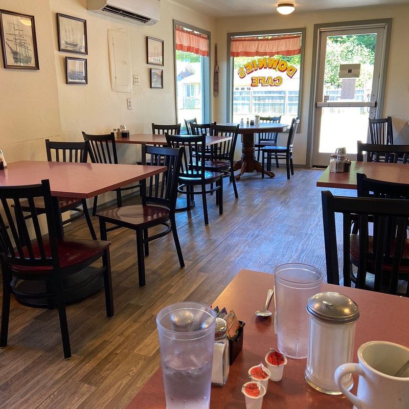 Downie's Café