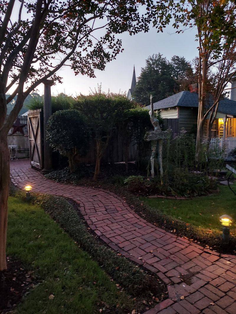 English Gardens With Southern Manners