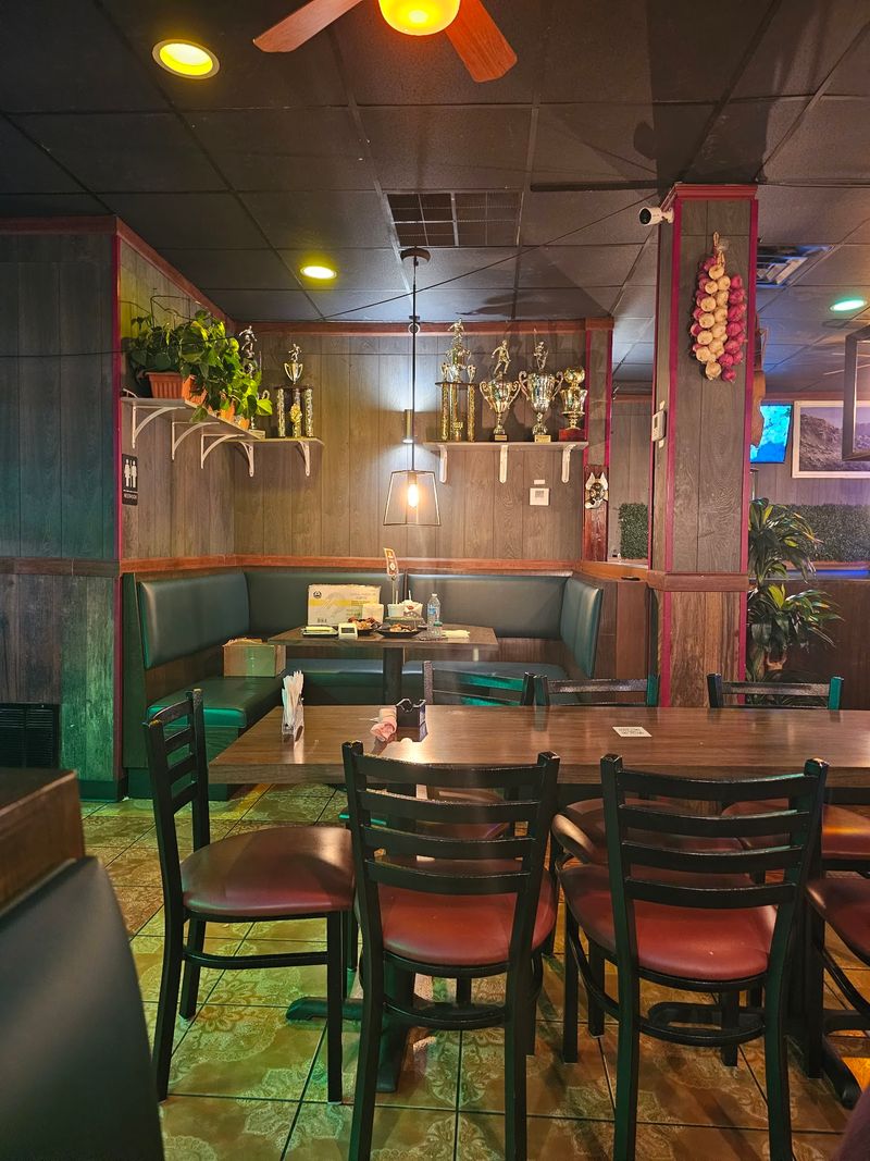 Everest Indian Himalayan Restaurant and Bar Everest Indian Himalayan Restaurant and Bar