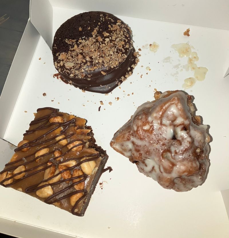 Fat Bois, Skinni Bois, and Some Seriously Famous Brownies Fat Bois, Skinni Bois, and Some Seriously Famous Brownies