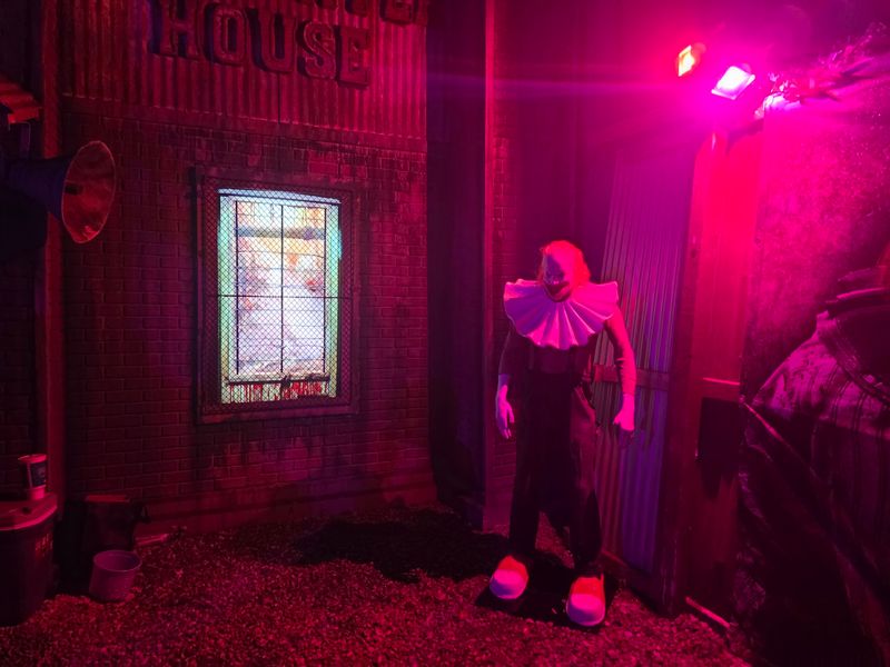 Five Minutes To Escape A Killer Sounds Like Plenty, Right? Five Minutes To Escape A Killer Sounds Like Plenty, Right?