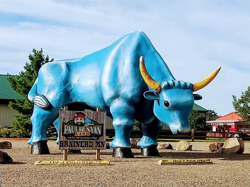 Babe the Blue Ox Steals a Few Photos