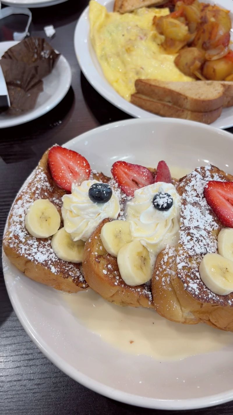 French Toast That Borrows Ideas From Your Favorite Desserts French Toast That Borrows Ideas From Your Favorite Desserts