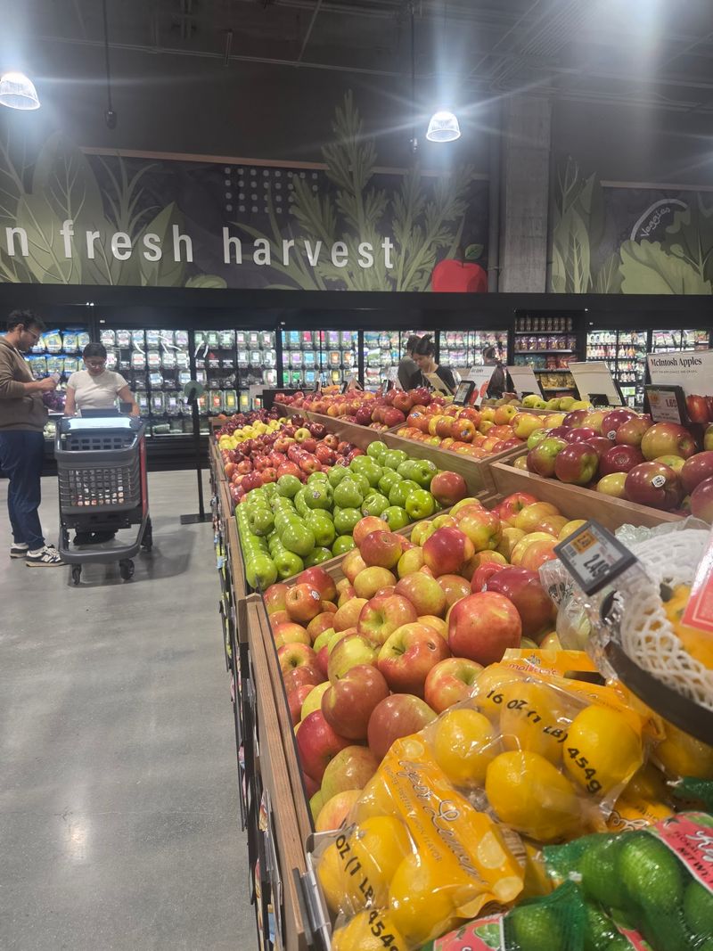 Fresh Produce And Warm Bread Set A Cheerful Tone Fresh Produce And Warm Bread Set A Cheerful Tone
