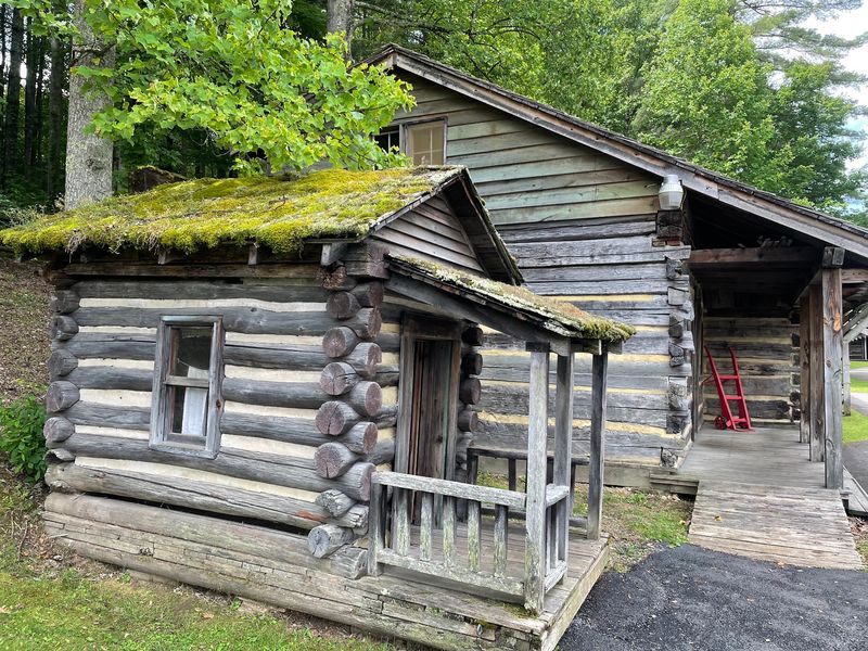 Frontier Cabins That Rewind The Clock Even Further Frontier Cabins That Rewind The Clock Even Further