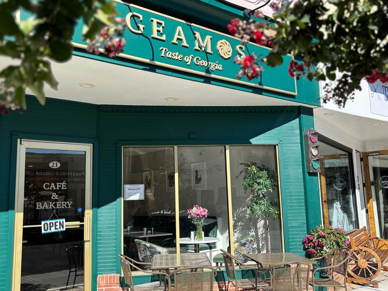 GEAMOS CAFÉ & BAKERY GEAMOS CAFÉ & BAKERY