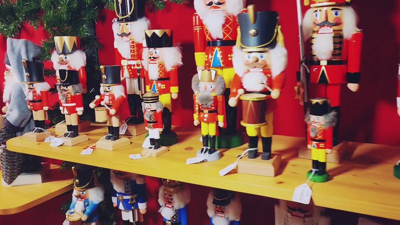 Gift Hunting With an Old-World Twist Gift Hunting With an Old-World Twist