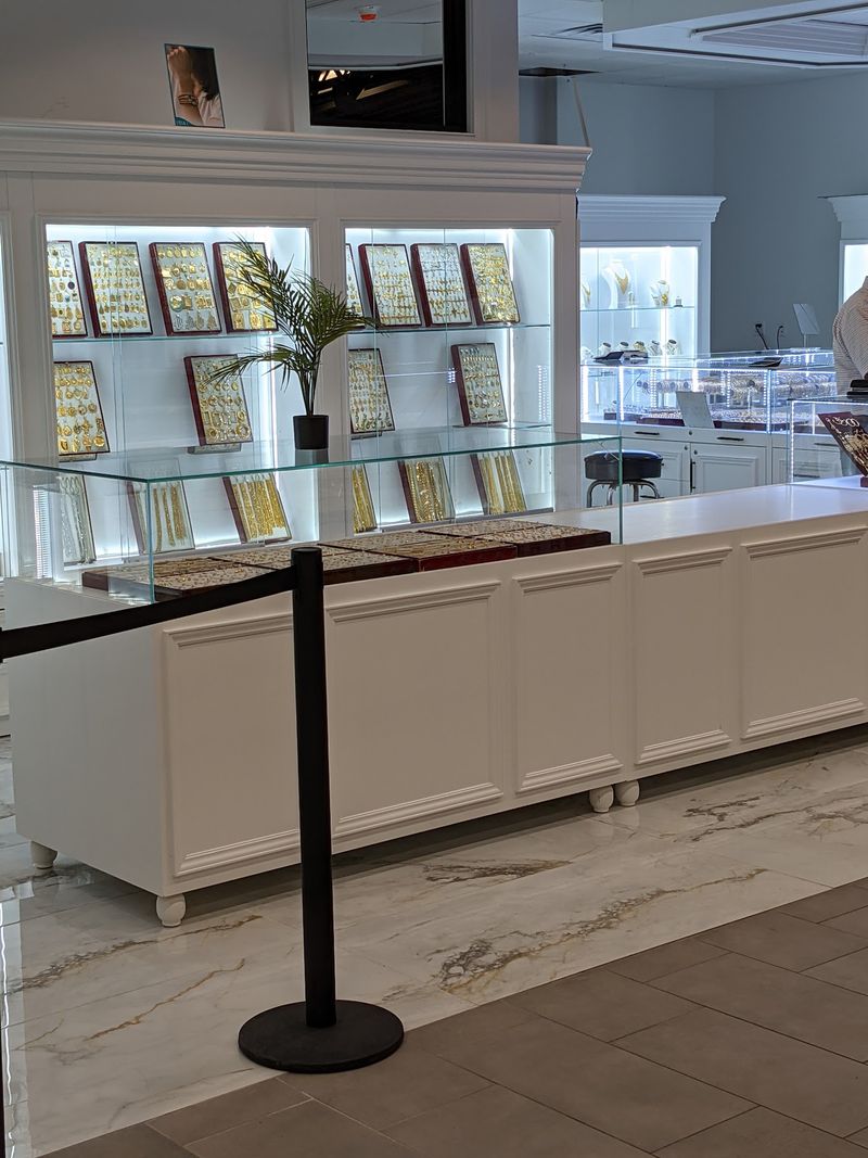 Gold Jewelry Under the Same Roof