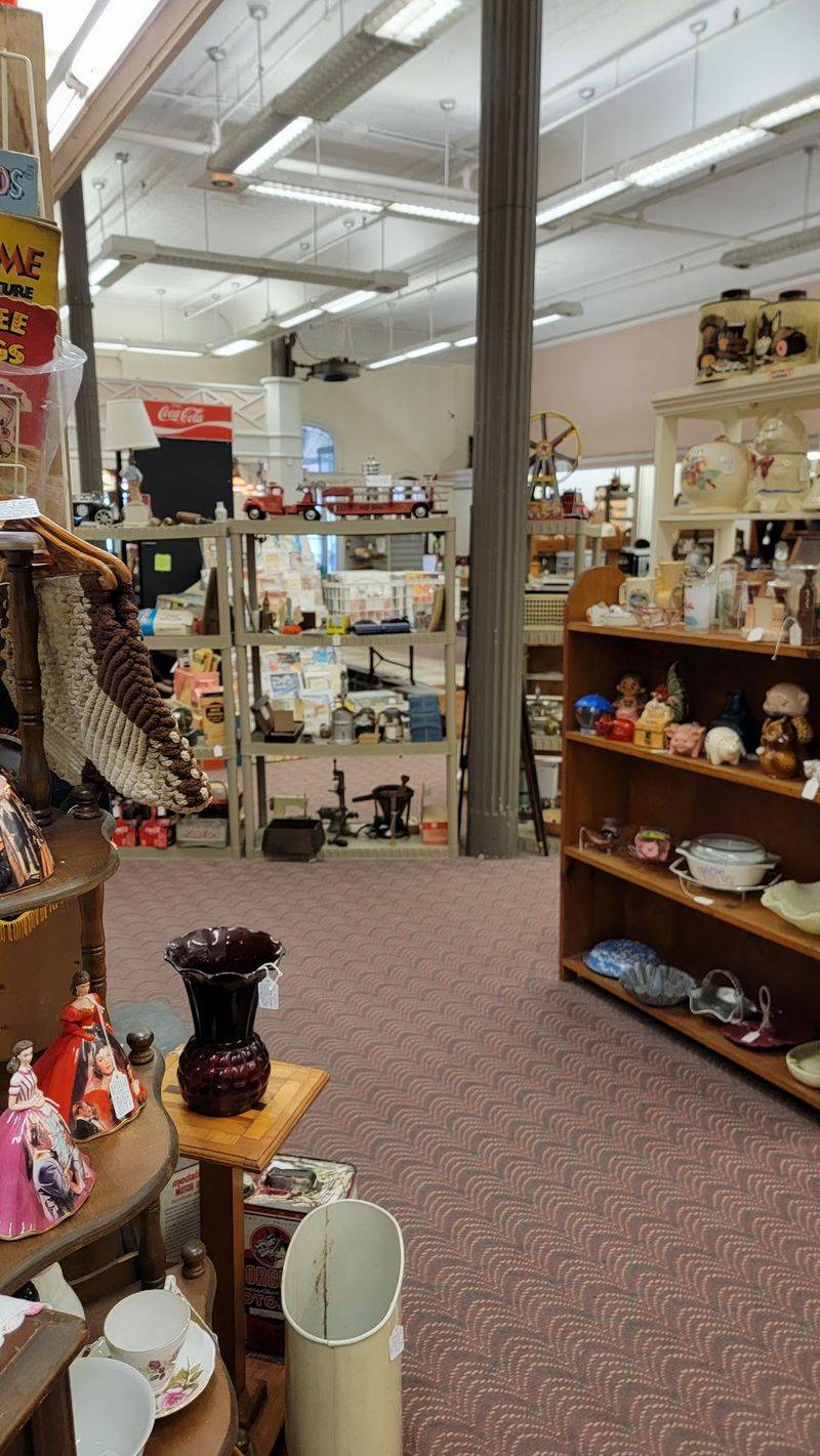 Got Your Own Old Stuff? Rent A Spot And Sell It