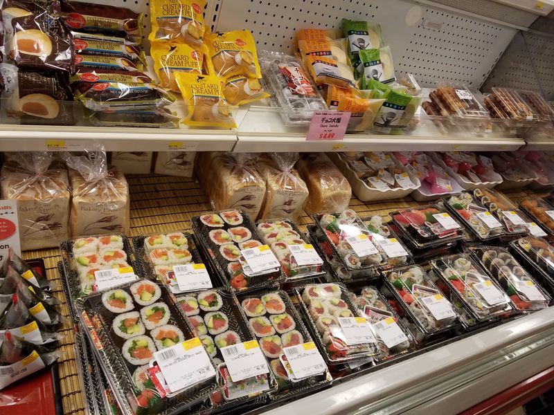 Grab-And-Go Sushi Makes Lunch Breaks Way More Exciting Grab-And-Go Sushi Makes Lunch Breaks Way More Exciting
