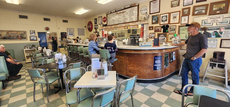 Green Stools, Big Windows, Zero Fuss