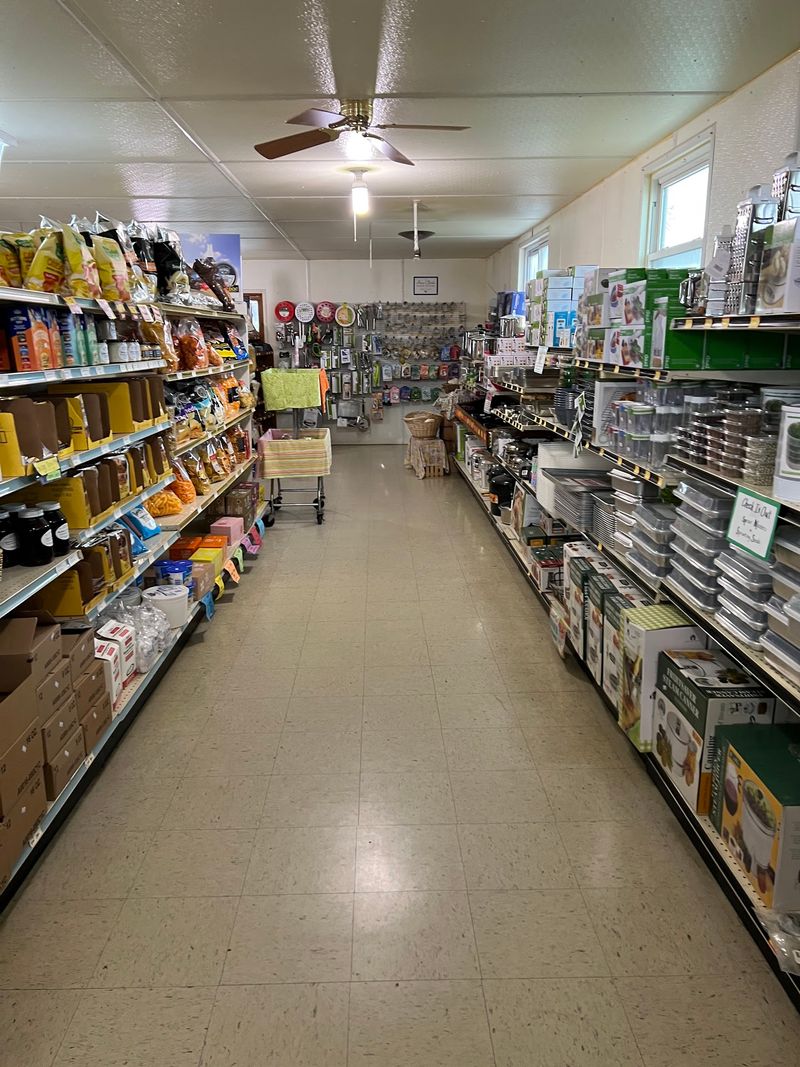 H & M Country Store, Jamesport, MO