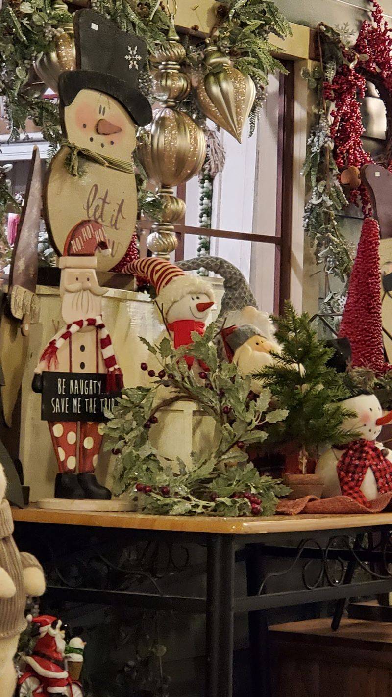 Holiday Decorations Turn Gift Shopping Into A Happy Hunt Holiday Decorations Turn Gift Shopping Into A Happy Hunt