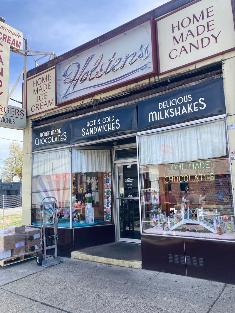 Holsten's Ice Cream, Chocolate & Restaurant