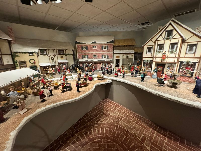 Hundreds of Carolers Fill Rooms Built Like Tiny Worlds Hundreds of Carolers Fill Rooms Built Like Tiny Worlds