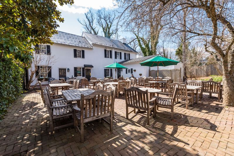 Hunter's Head Tavern, Upperville, Virginia Hunter's Head Tavern, Upperville, Virginia