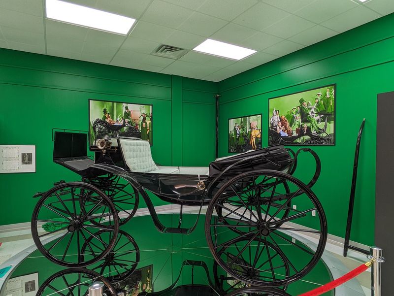 Yes, Lincoln's Carriage Rolled Into Oz Yes, Lincoln's Carriage Rolled Into Oz