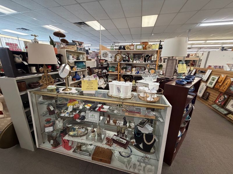 Jewelry Cases Reward Anyone Who Leans In Close