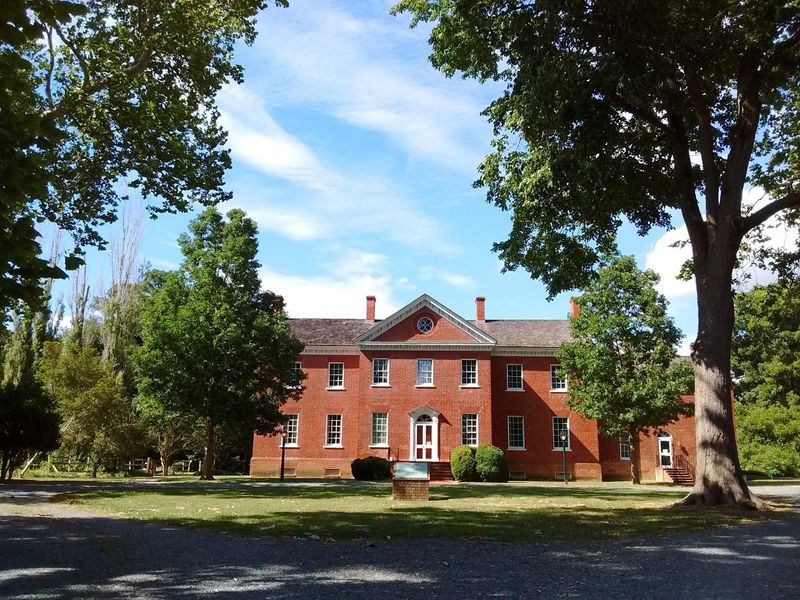 Ker Place and Its Fancy Federal Manners