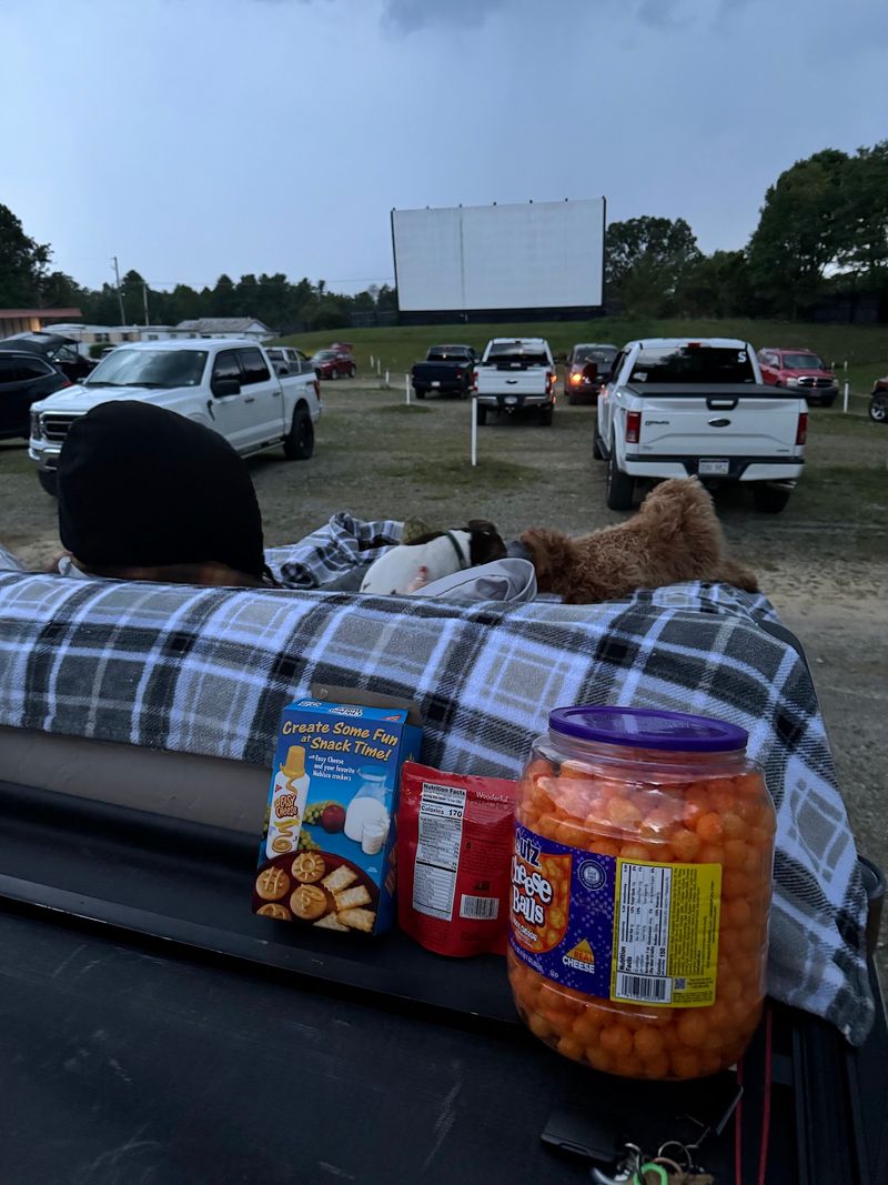 Lawn Chairs, Truck Beds, And A Backyard-Style Evening Lawn Chairs, Truck Beds, And A Backyard-Style Evening