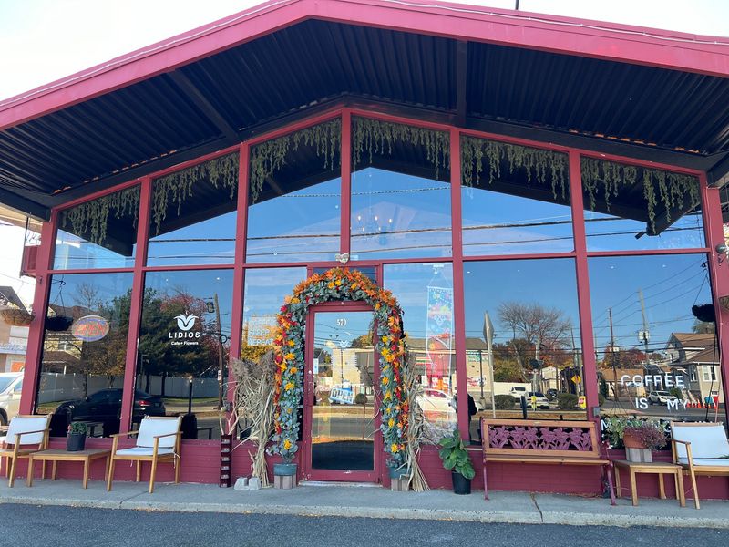 Lidios Cafe & Flowers